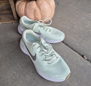 Nike Women's Light Green Sneakers